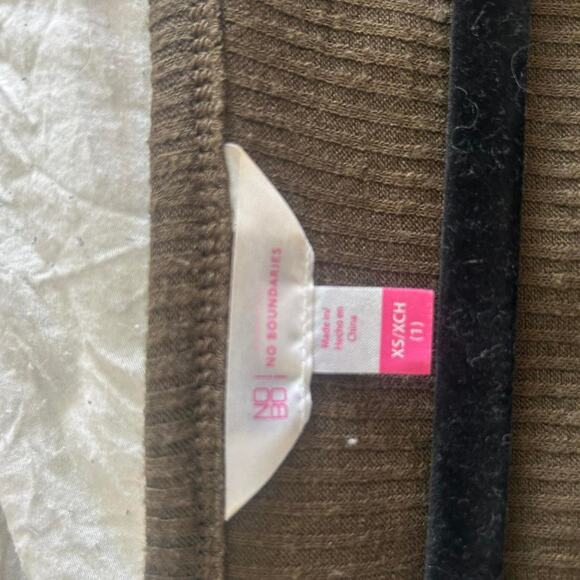 Green cropped button up top - Picture 5 of 5